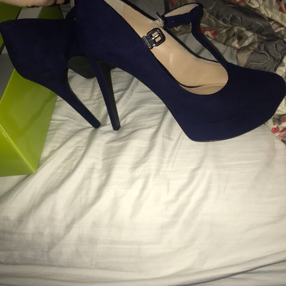 Heels - Picture 2 of 3